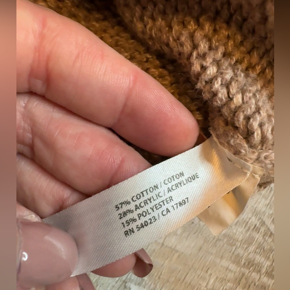 Old Navy size LARGE tan cardigan button down V neck sweater, cable knit detail - Picture 10 of 10